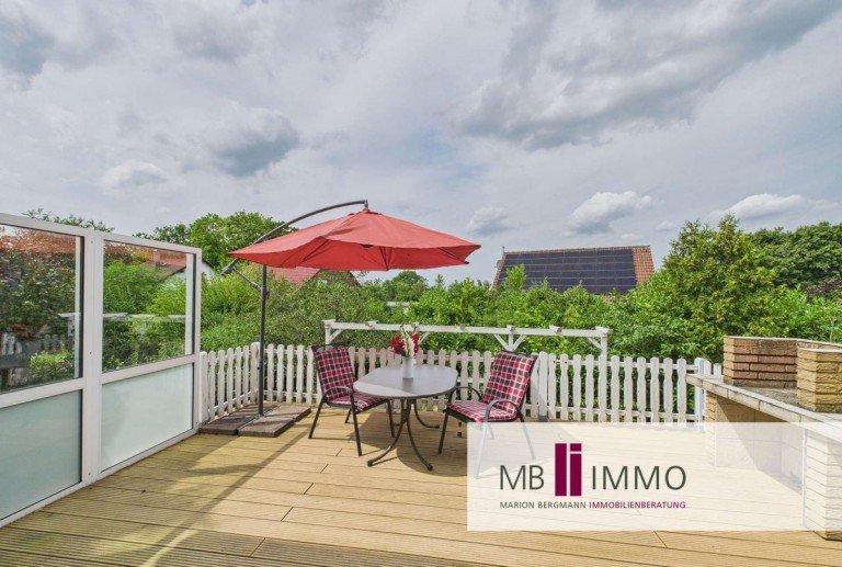 Terrasse in den Garten Wolfsburg Einfamilienhaus Gro�es Haus in Wolfsburg-Neuhaus freut sich auf neue Besitzer