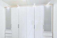 Kleiderschrank im Ankleidezimmer K�stenflair mit hoher Lebensqualit�t - Sorgloses Mieten mit der Option auf Kauf