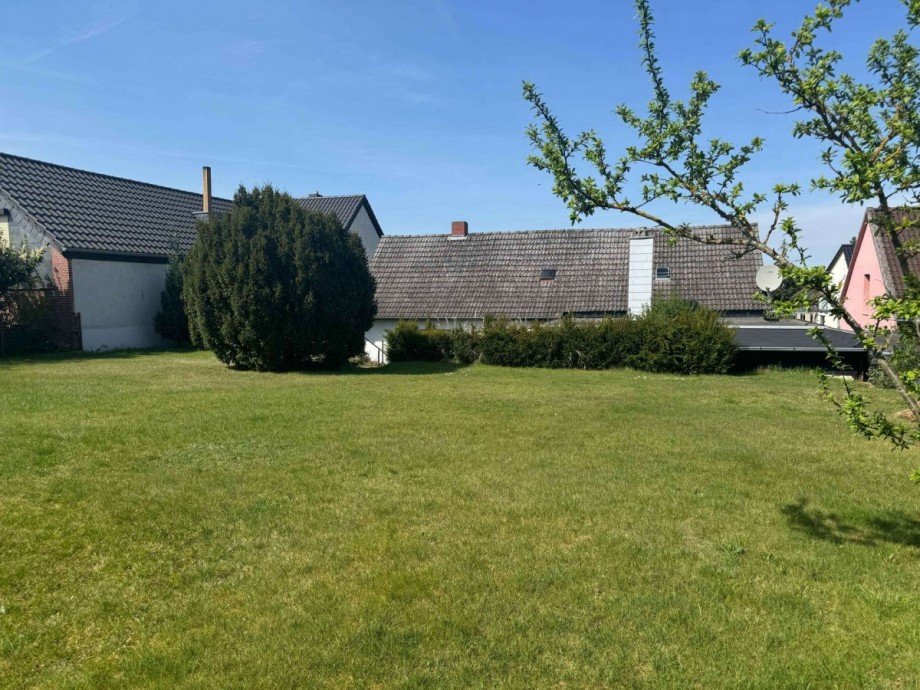 Grundstuit Blick zum Haus Haus Wolfsburg