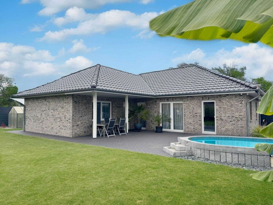 Haus mit Pool Bungalow R�hen