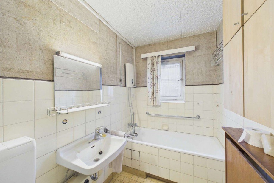 Bad im Erdgeschoss Reihenmittelhaus Wolfsburg