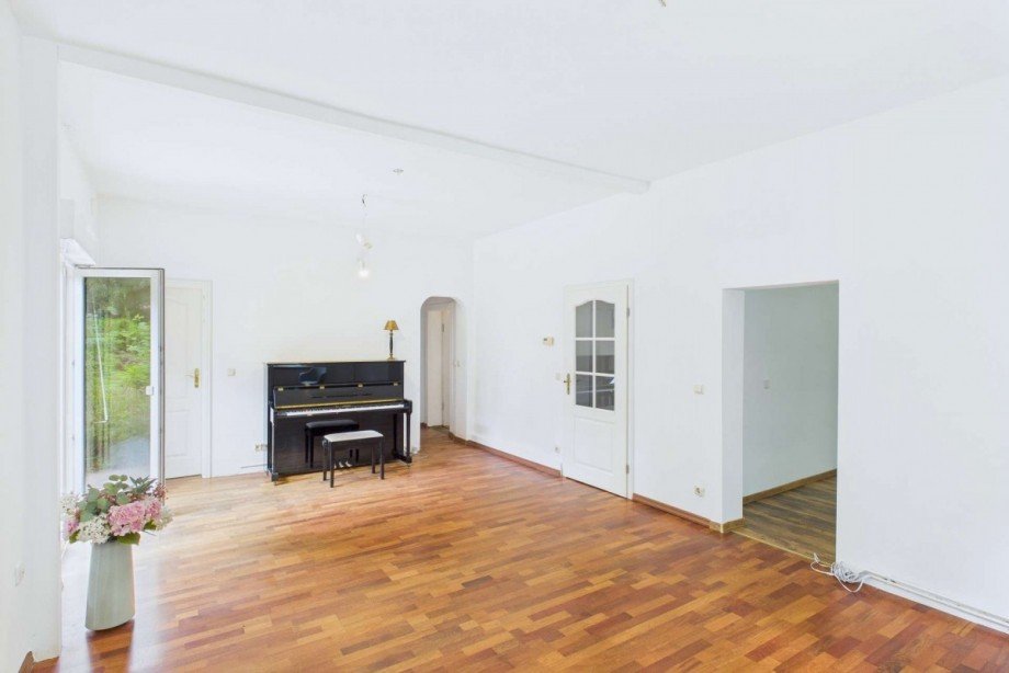 Wohnzimmer im Erdgeschoss Zweifamilienhaus Eichwalde