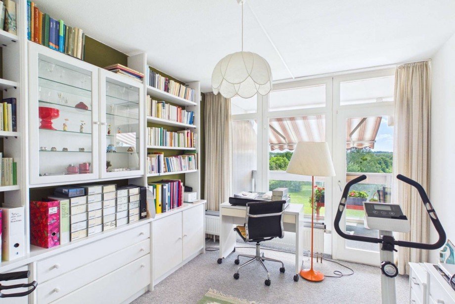 Zimmer mit Blick zum Balkon Etagenwohnung Wolfsburg