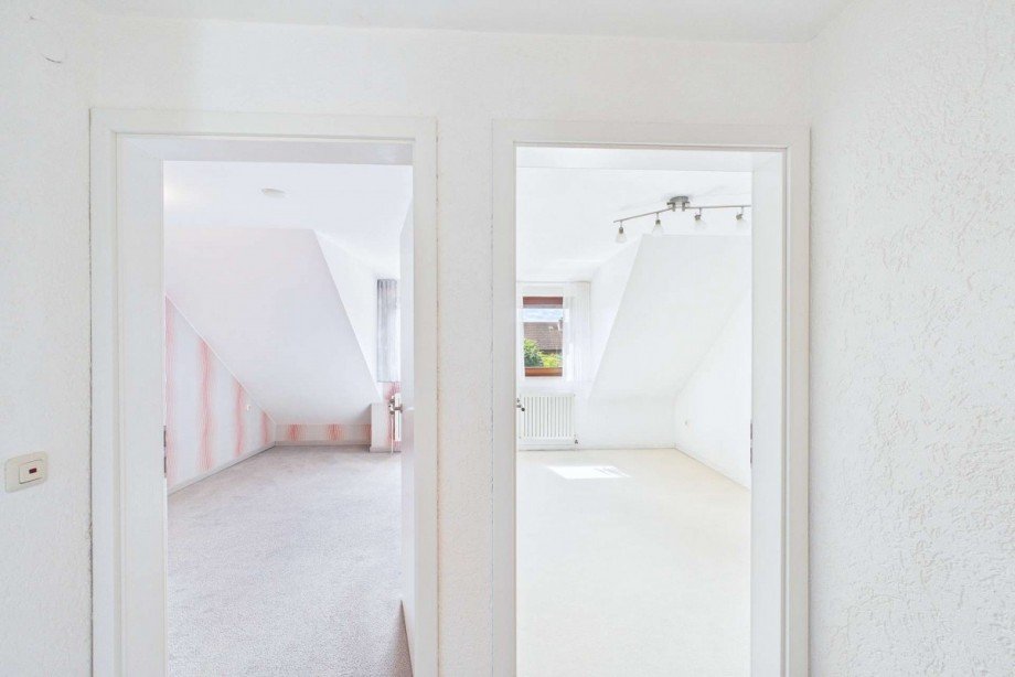 Obergeschoss- Blick in beide Zimmer Doppelhaush�lfte Wolfsburg