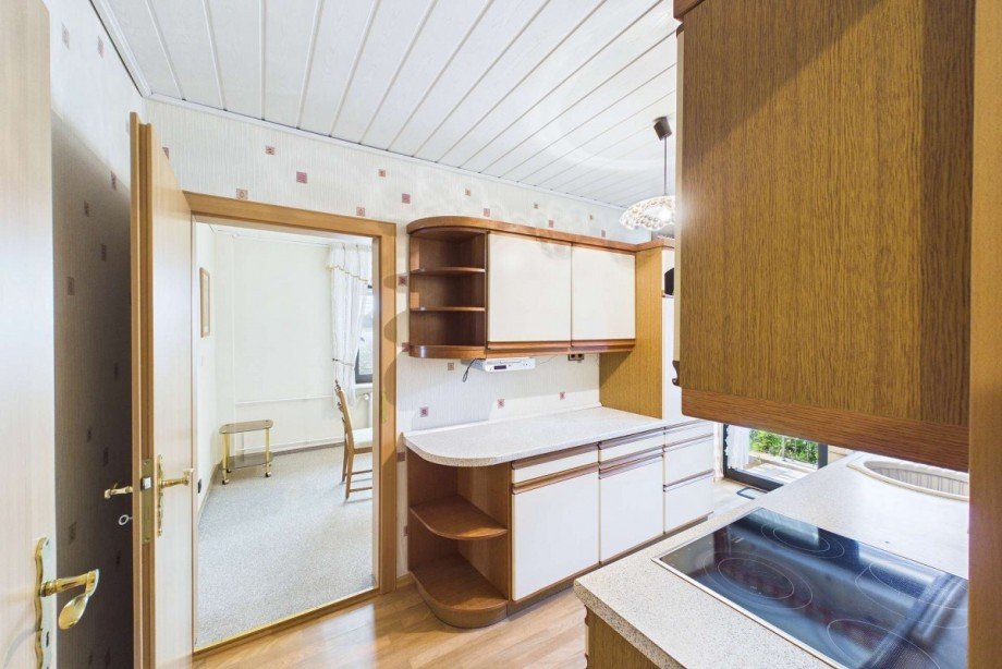 K�che mit Blick ins Esszimmer Haus Wolfsburg