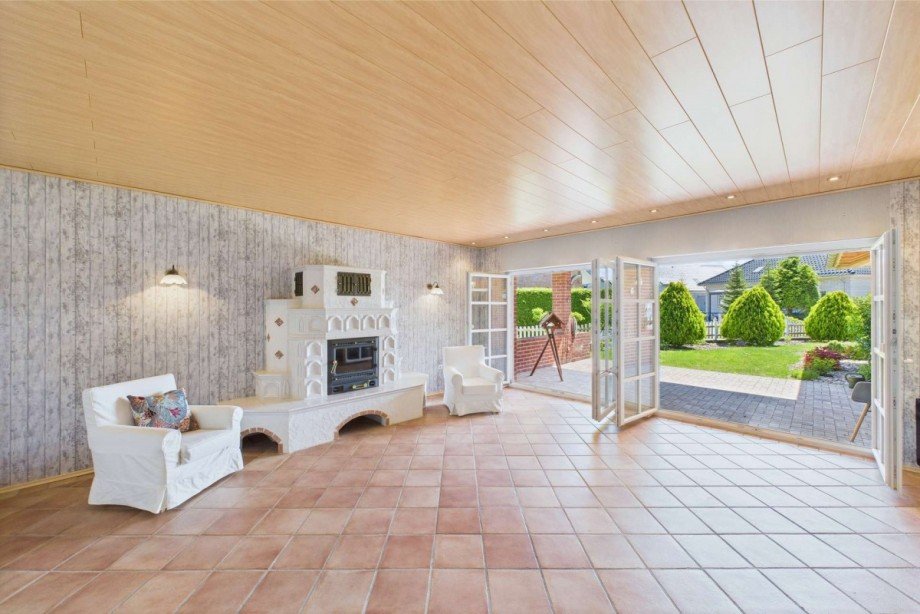 Kaminzimmer mit Blick zur vorderen Terrasse Einfamilienhaus Wolfsburg