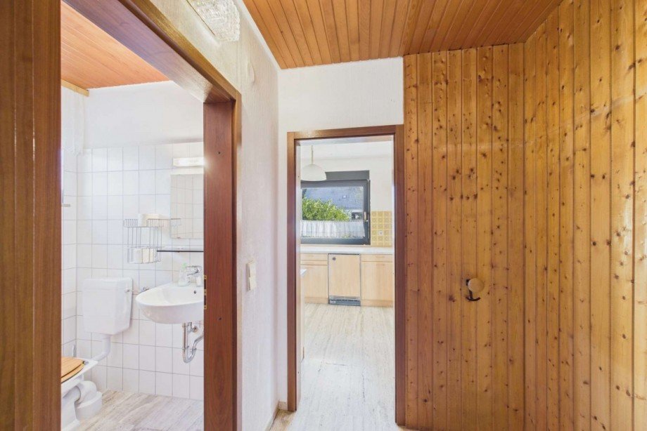 Flur mit Blick zum G�ste-WC und zur K�che Einfamilienhaus Wolfsburg