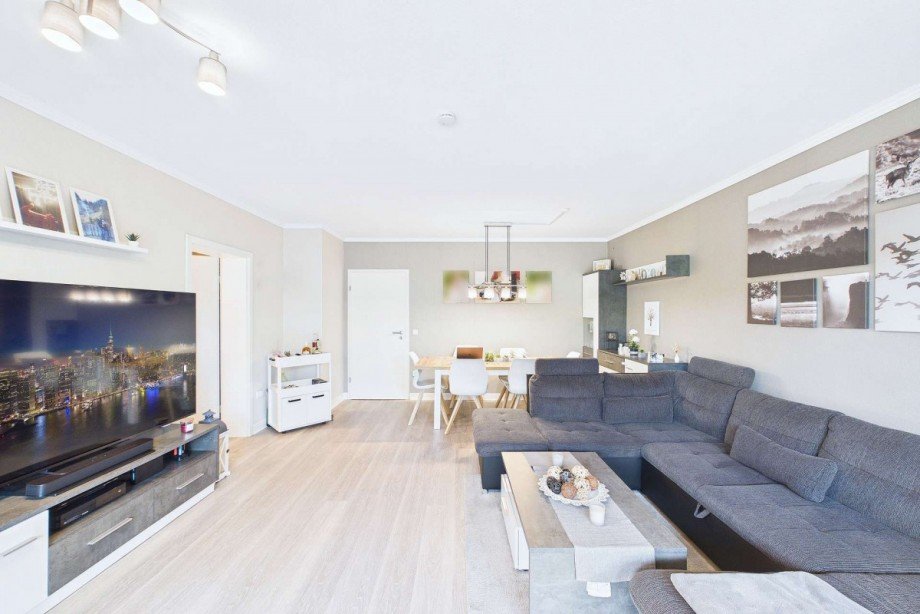 Wohnzimmer mit Blick zur Flurt�r Erdgeschosswohnung Wolfsburg