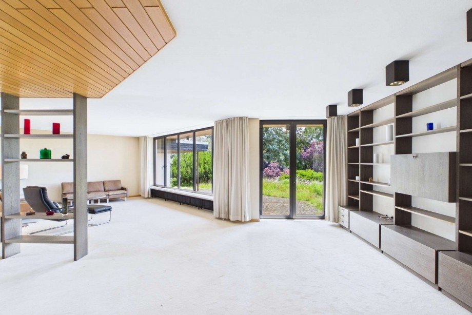 Wohnzimmer, gro�e Fenster mit Blick in den Garten Einfamilienhaus Wolfsburg