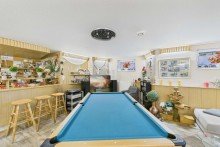 Hobbyraum im Untergeschoss Traumhaus in Weihnachtsstimmung sucht neue Besitzer