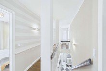 Flur mit Treppe ins Erdgeschoss K�stenflair mit hoher Lebensqualit�t - Sorgloses Mieten mit der Option auf Kauf