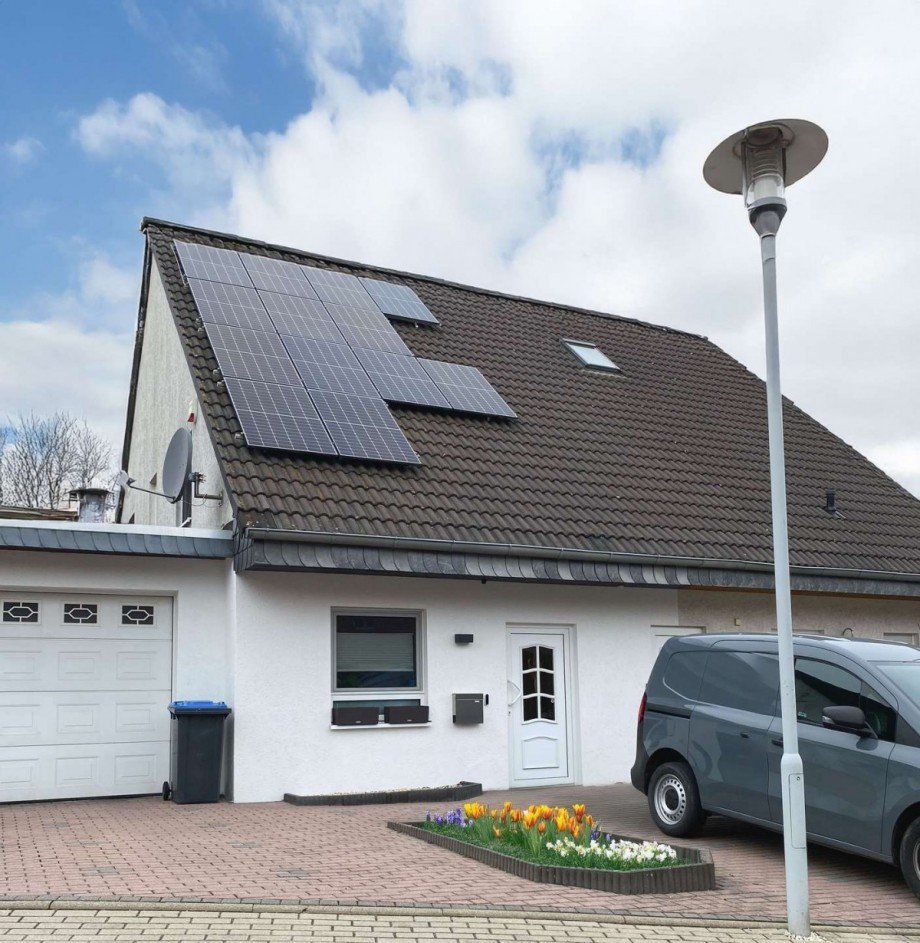 Hausansicht mit Garage Doppelhaush�lfte Wolfsburg