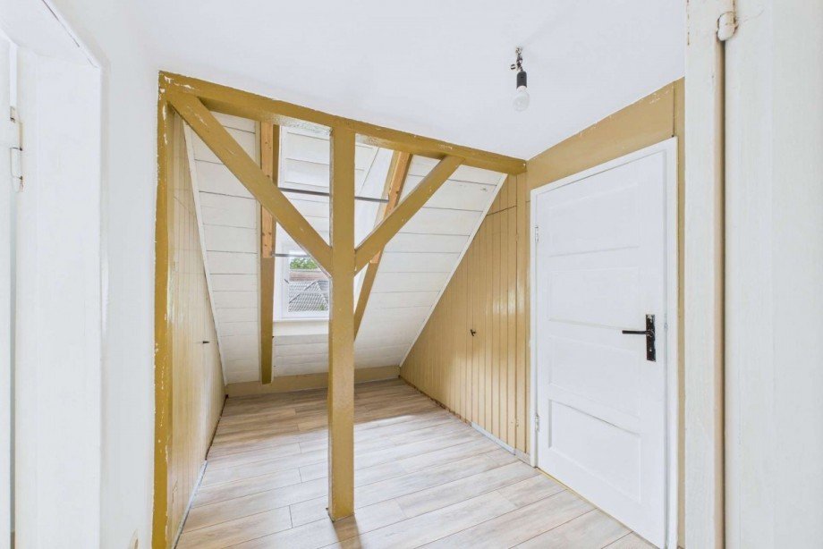 Bereich zwischen den beiden Zimmern und Zugang zu den Abseiten Zweifamilienhaus Eichwalde