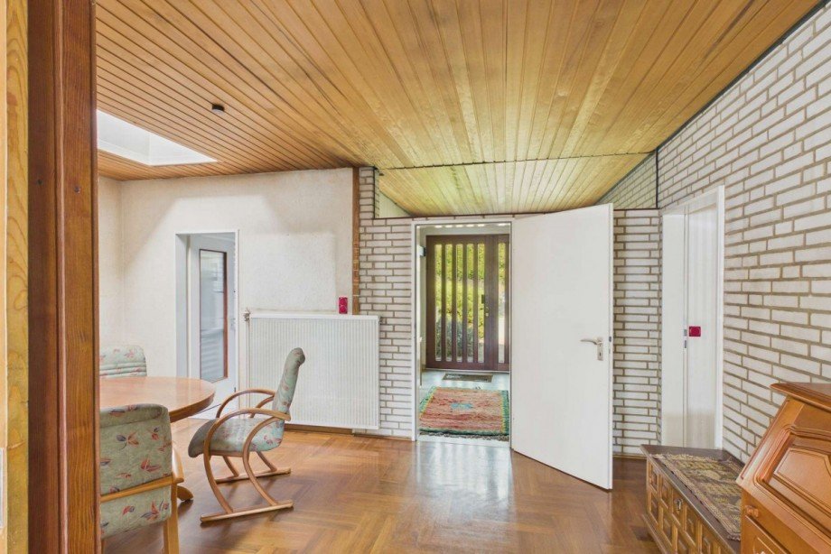 Esszimmer mit Blick in den Eingangsbereich Einfamilienhaus Wolfsburg