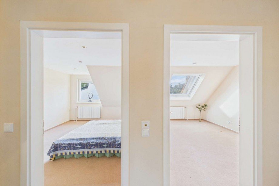 Blick vom Flur ins Schlafzimmer und das Zimmer 2 Reihenmittelhaus Wolfsburg