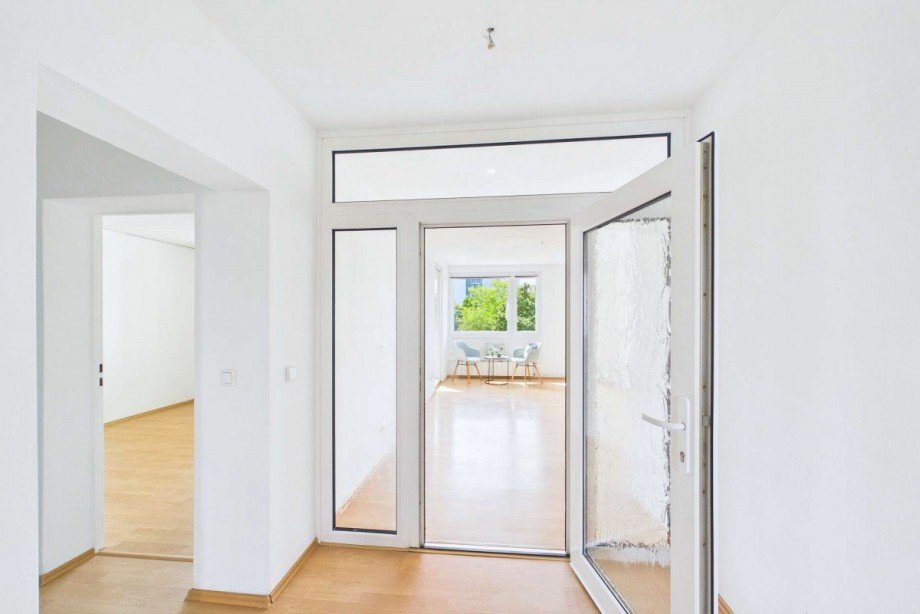 Blick ins Wohnzimmer und links ins Schlafzimmer Wohnung Wolfsburg