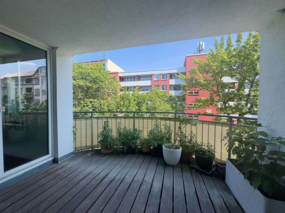 Balkon vor den Kinderzimmern Etagenwohnung Berlin