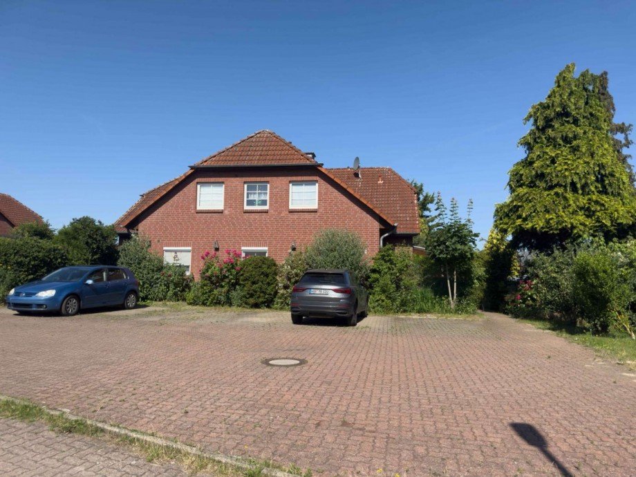 Parkpl�tze vor dem Haus Erdgeschosswohnung Wolfsburg