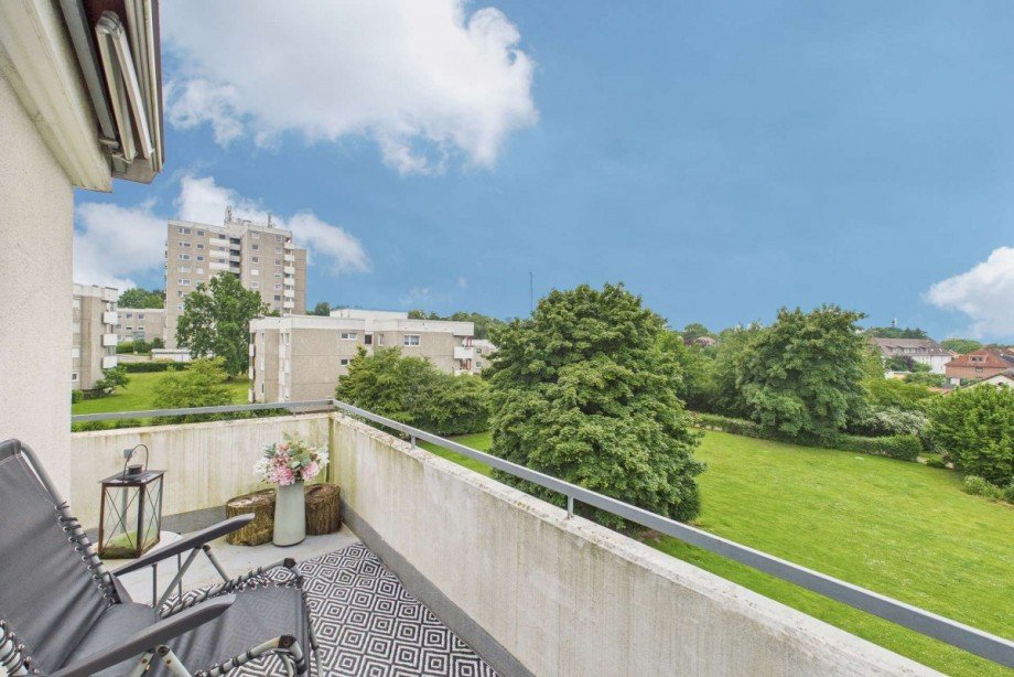 Balkonblick ins Gr�ne Etagenwohnung Wolfsburg