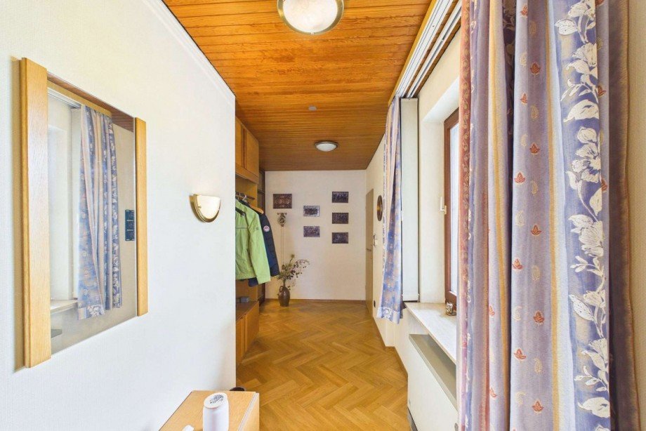Flur mit Blick Richtung Ausgang Haus Wolfsburg