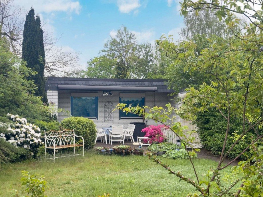 Blick zum Haus Bungalow Wolfsburg