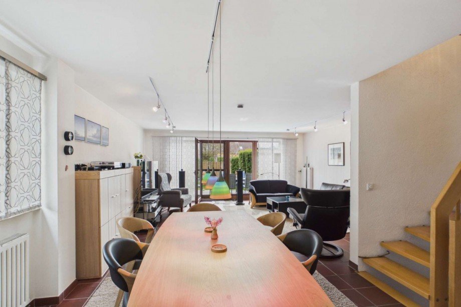 Blick vom Esstisch ins Wohnzimmer Doppelhaush�lfte Wolfsburg