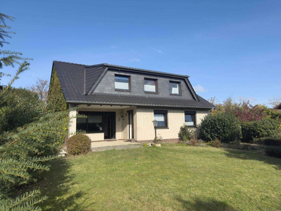 Hausblick vom Gartenende Einfamilienhaus Wolfsburg