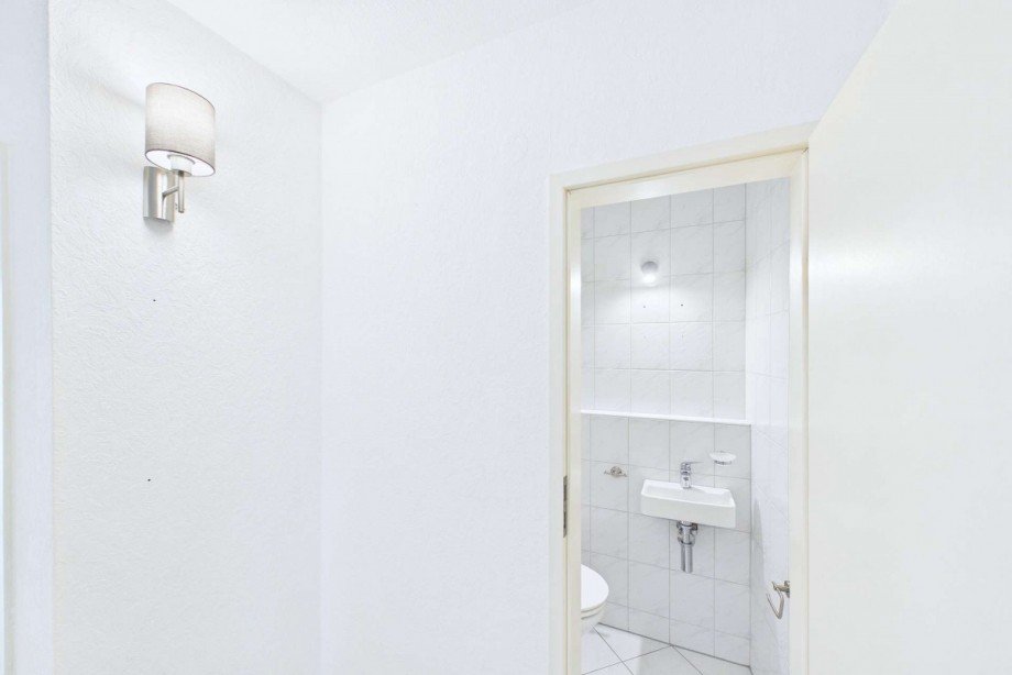 Blick vom Flur zum G�ste-WC Etagenwohnung Wolfsburg