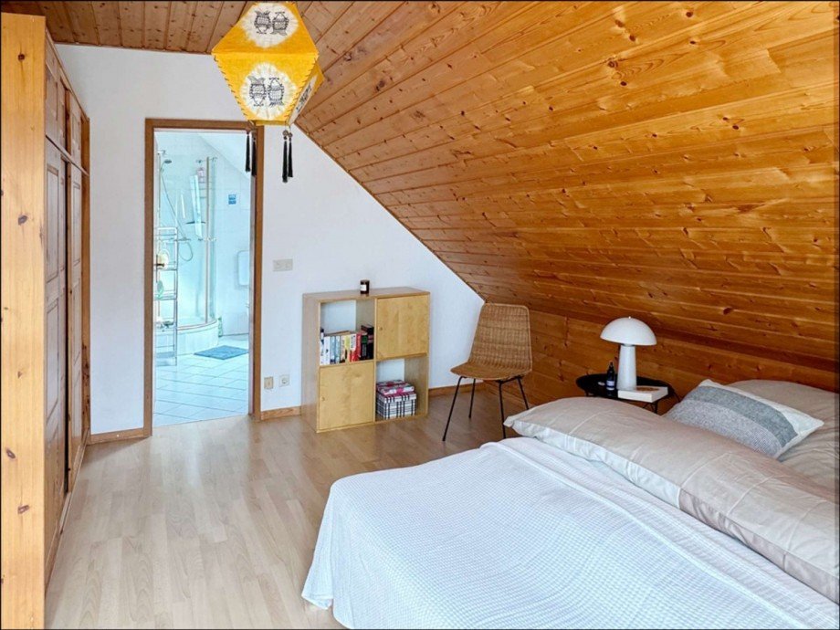 Schlafzimmer im Obergeschoss mit direktem Zugang zum Bad Einfamilienhaus Vechelde
