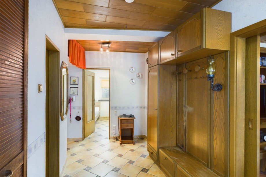 Flur mit Blick zum kleinen Zimmer Etagenwohnung Wolfsburg