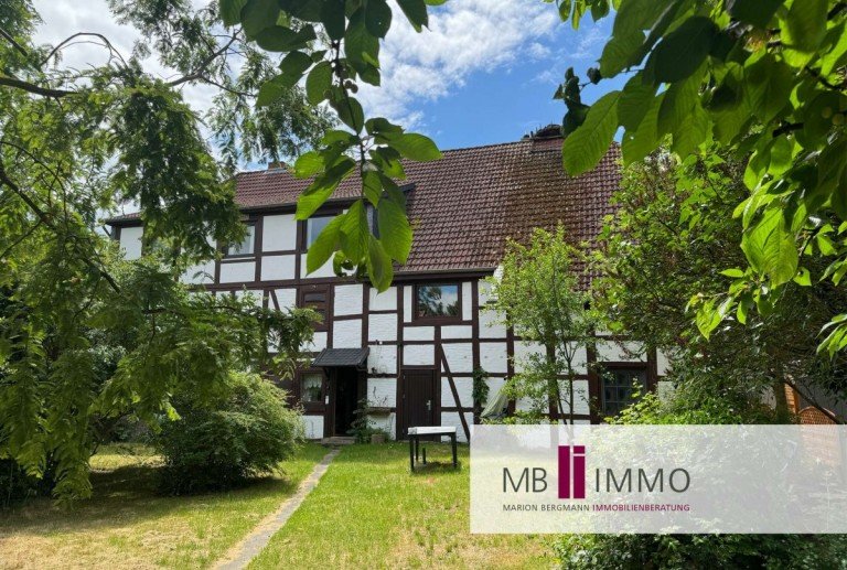 Blick zum Haus Wolfsburg / Heiligendorf Einfamilienhaus Fachwerkhaus sucht Liebhaber ungew�hnlicher Projekte