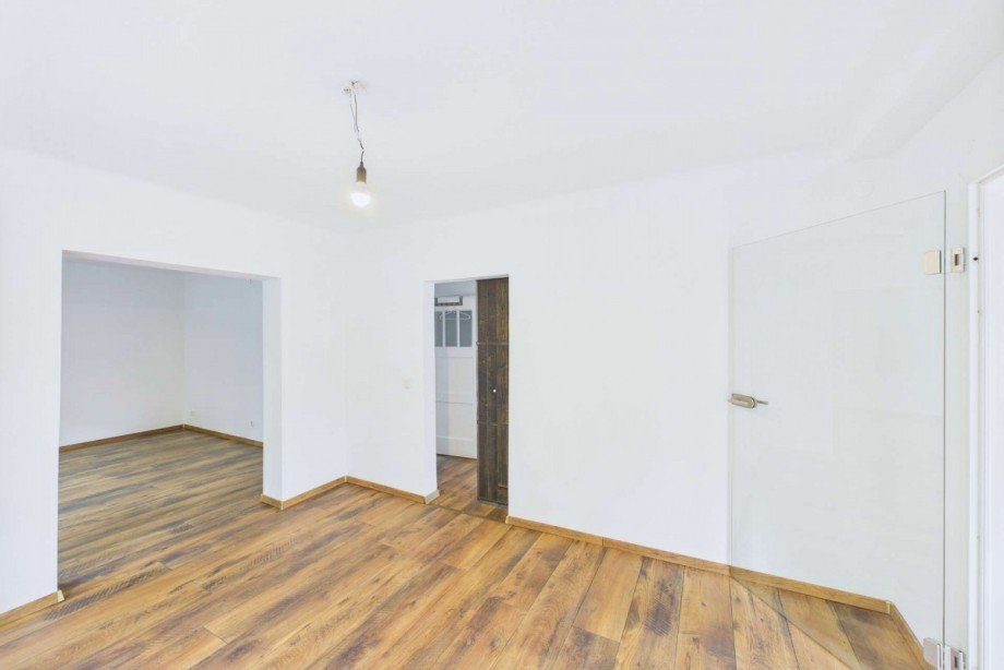 Blick vom Wohnzimmer zum Flur Zweifamilienhaus Eichwalde