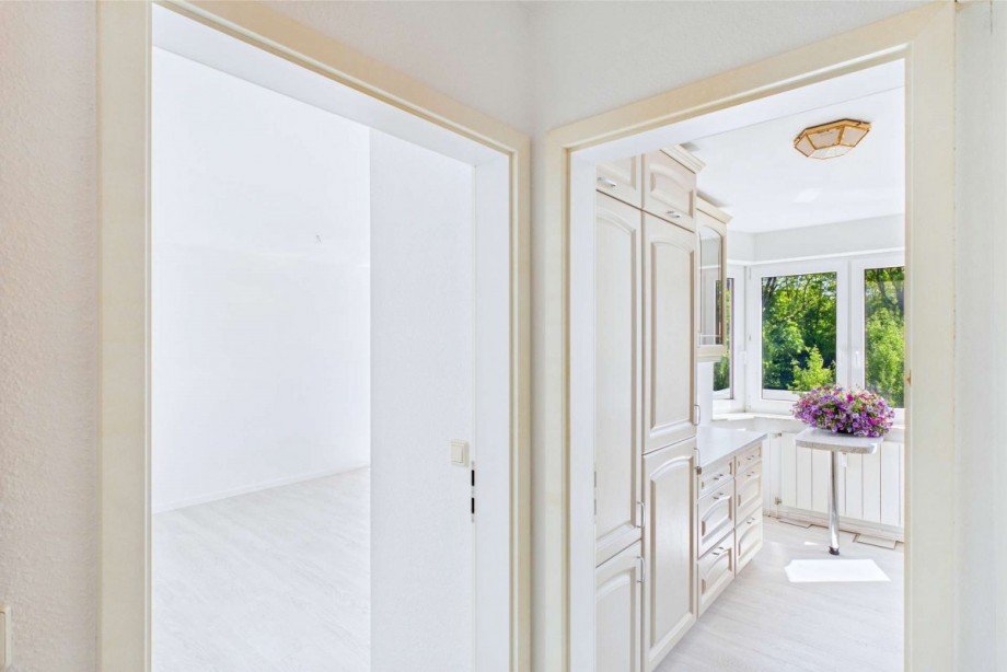 Blick vom Flur zum Schlafzimmer und zur K�che Etagenwohnung Wolfsburg-Fallersleben