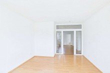 Blick vom Wohnzimmer zur Diele Hell und gepflegt wartet diese toll geschnittene Wohnung auf Sie!
