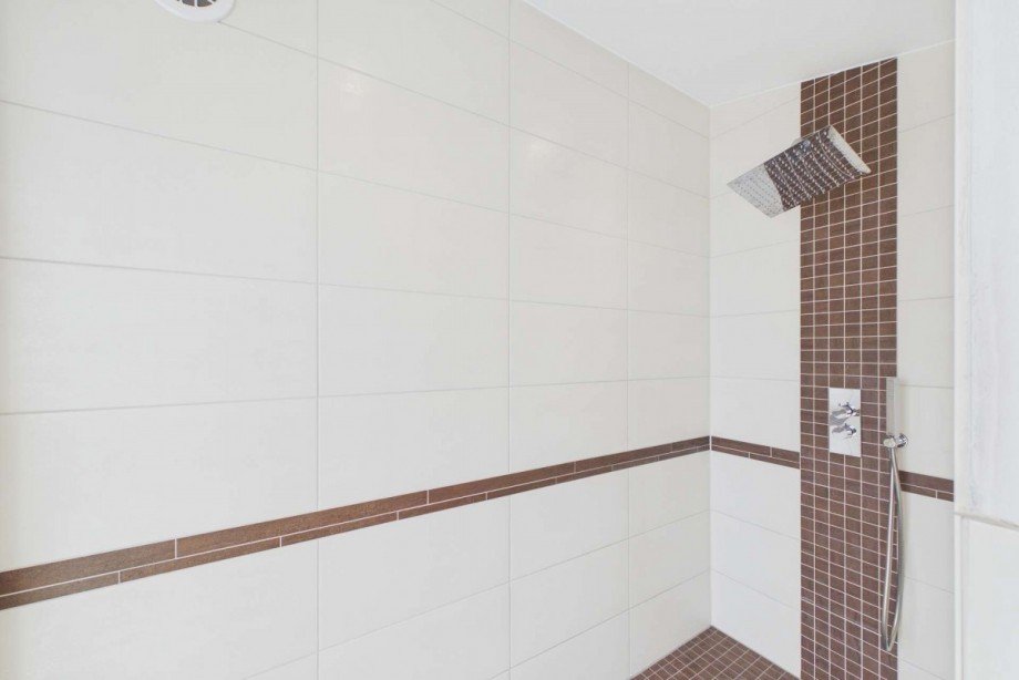 oben-Bad-Maxidusche Einfamilienhaus Grafhorst