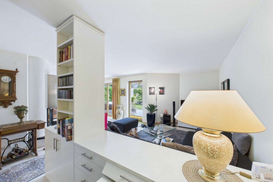 Blick vom Arbeitsbereich zur Sitzecke Erdgeschosswohnung Wolfsburg