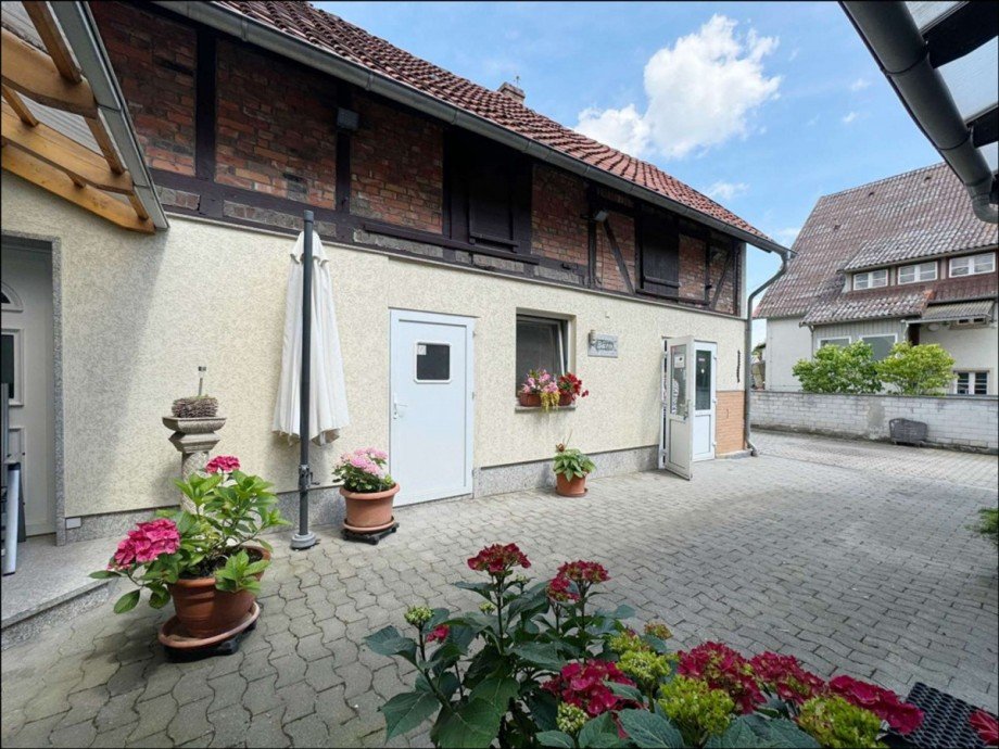 Hofansicht mit Blick zu den ehemaligen B�ros Haus Velpke