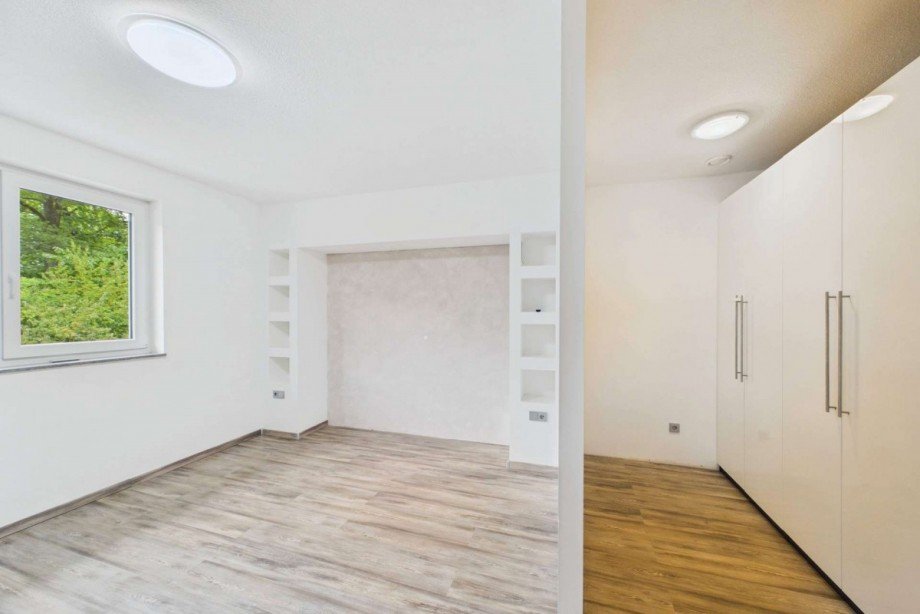 Elternschlafzimmer mit begehbarem Kleiderschrank - Obergeschoss Einfamilienhaus Wolfsburg / Ehmen