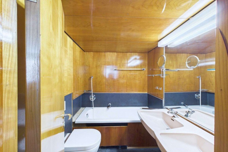 Bad hinter dem Schlafzimmer im Erdgeschoss Reihenendhaus Wolfsburg