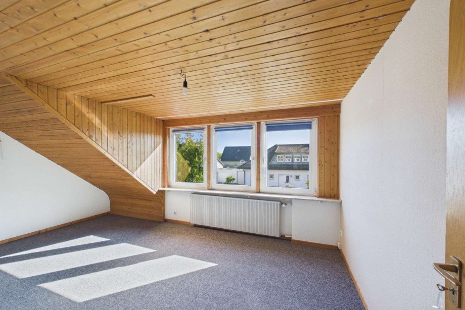 Obergeschoss- Zimmer mit gro�er Gaube Einfamilienhaus Wolfsburg