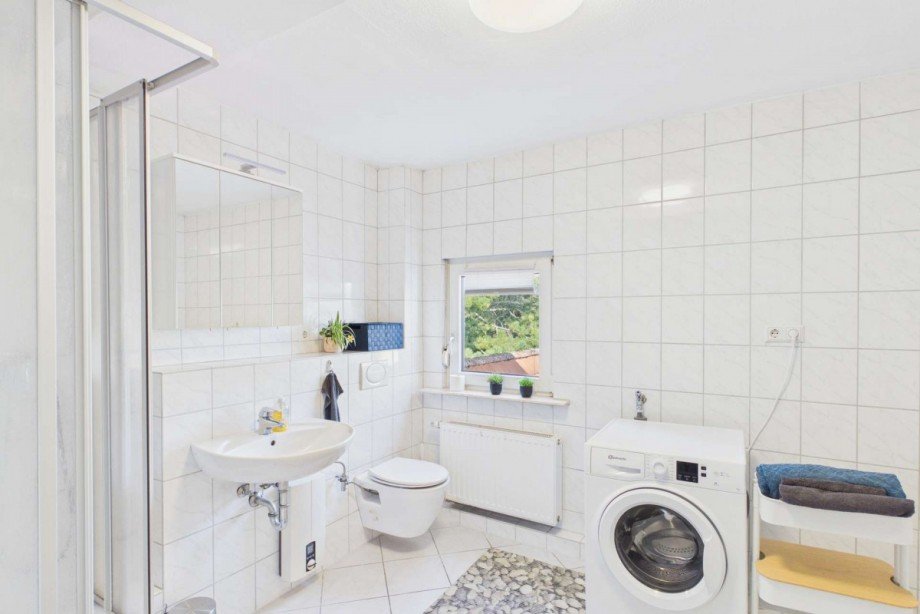 Erdgeschoss - G�ste-WC mit Waschmaschinenanschluss Zweifamilienhaus Wolfsburg