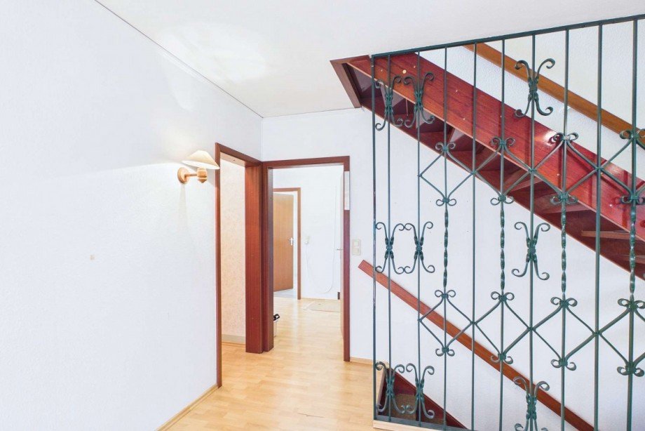 Blick zum Schlafbereich, rechts die Treppe ins Obergeschoss Haus Danndorf