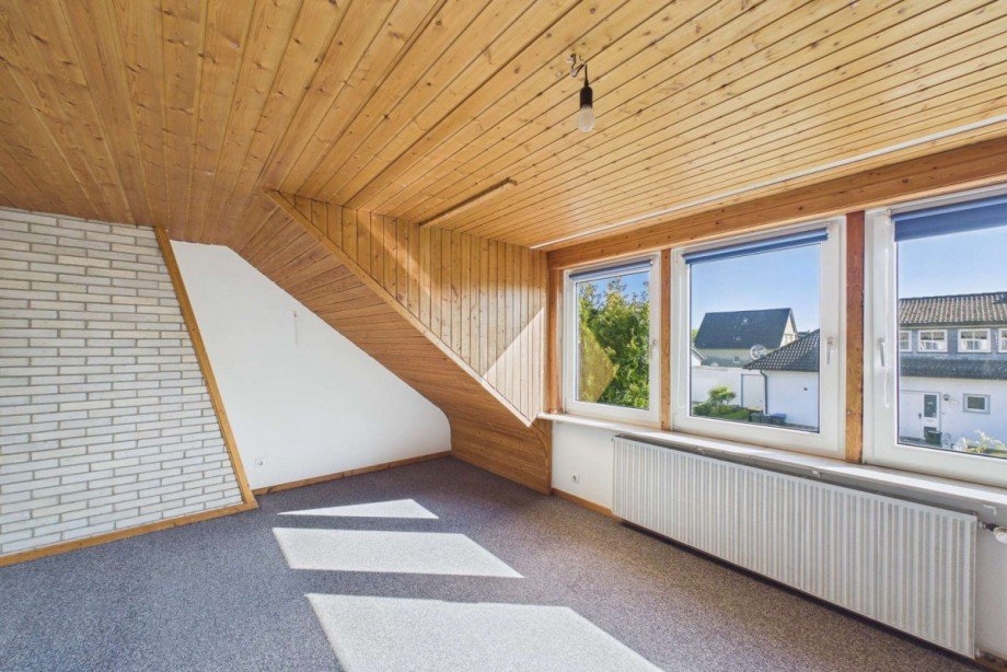 Obergeschoss- Zimmer mit gro�er Gaube Einfamilienhaus Wolfsburg
