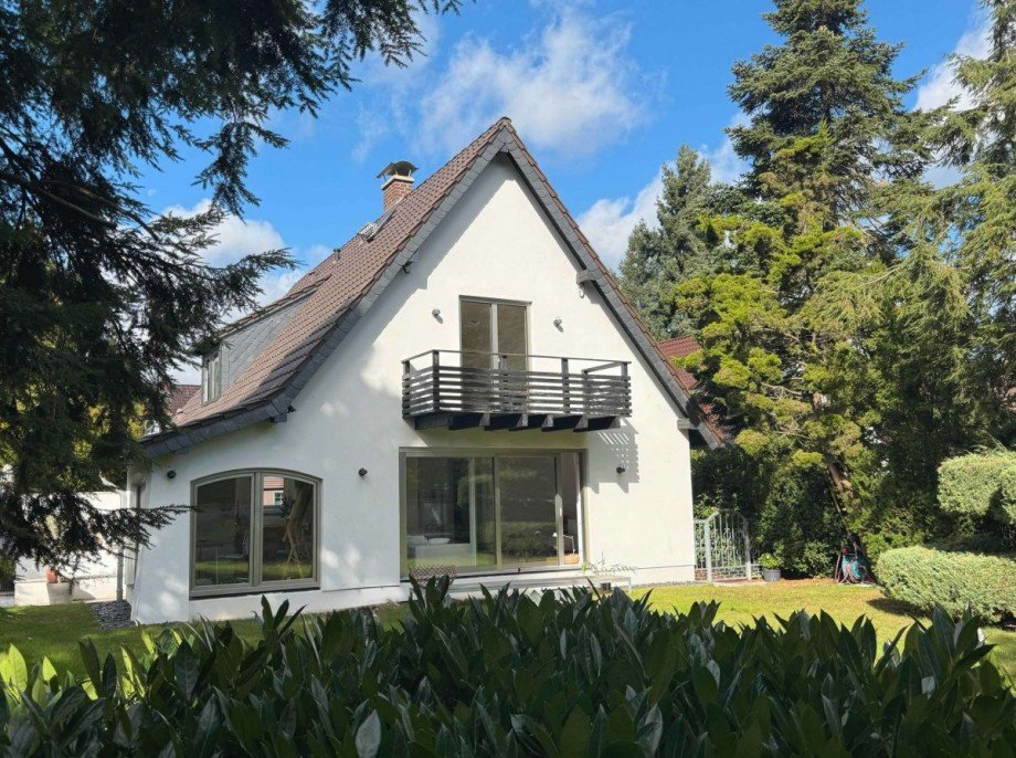 Blick vom Garten zum Haus Einfamilienhaus Wolfsburg