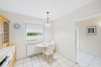 Bild (a6b0cf8332c0e3b360f3e19df866bfd9): Kofferpacken und einziehen - dieses gepflegte Reihenh�uschen kann bald Ihnen geh�ren.