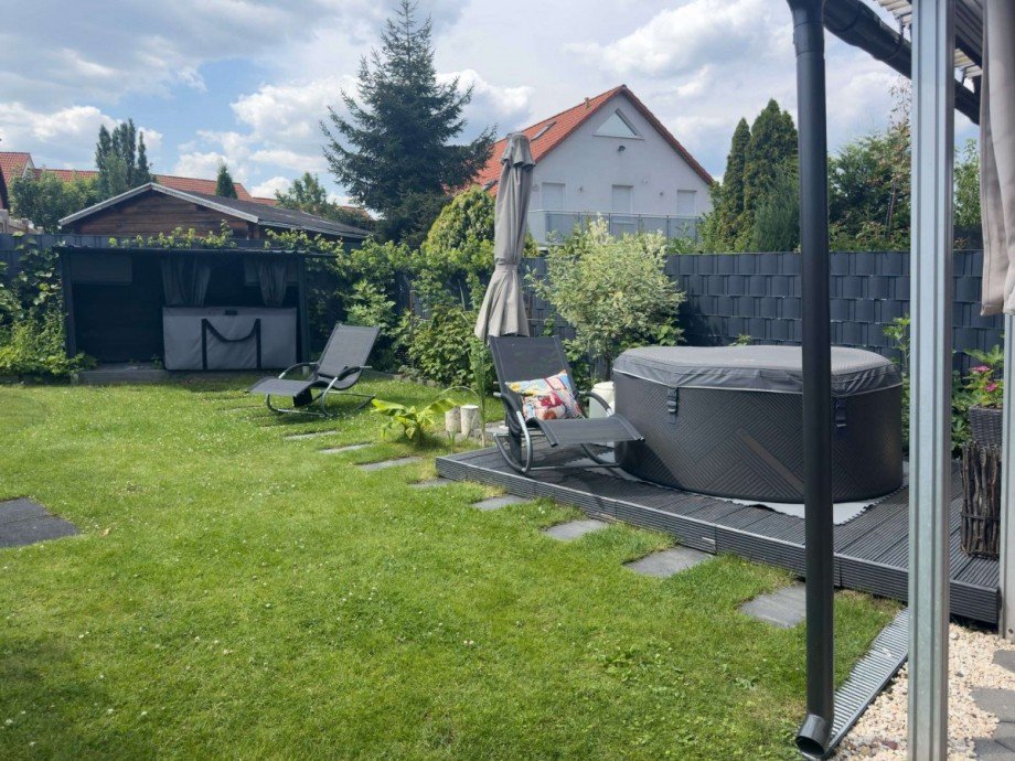 Garten-Teilansicht Doppelhaush�lfte Wolfsburg