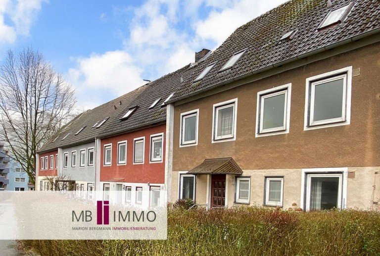 Blick zum Haus Wolfsburg - Wolfsburg Reihenmittelhaus Aus alt mach neu. Lust auf ein neues Projekt?