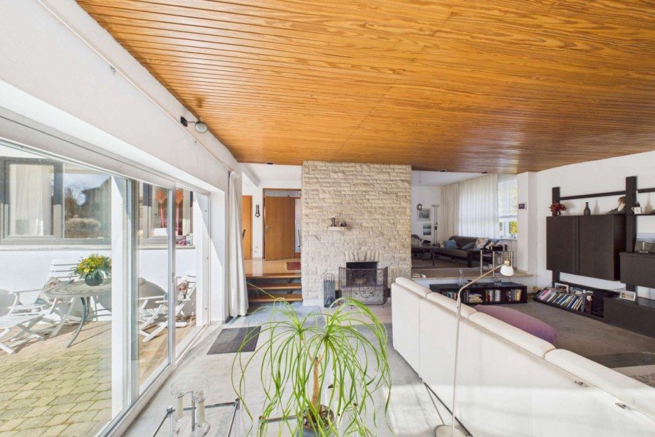 Wohnzimmerblick zum Kamin Haus Wolfsburg