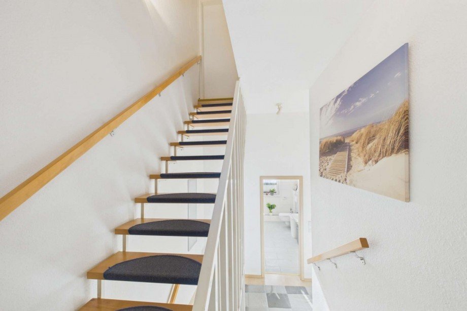 Treppe in die ausgebaute Dachspitze Reihenmittelhaus Wolfsburg