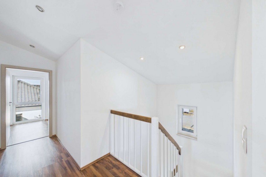 Flur mit Treppe nach unten Einfamilienhaus Grafhorst